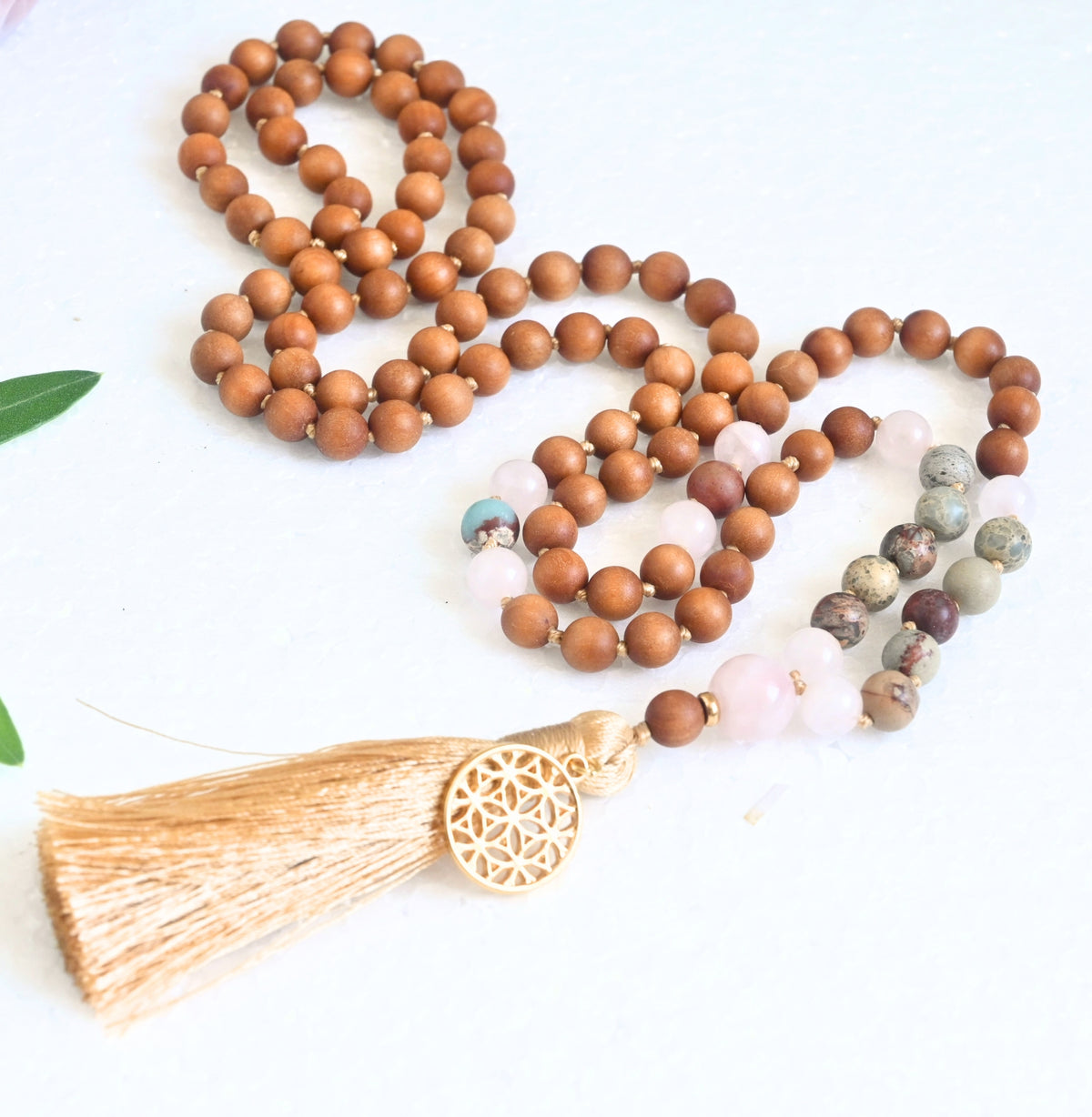 BLISSFUL - Sandelholz & Rosenquarz Mala Kette