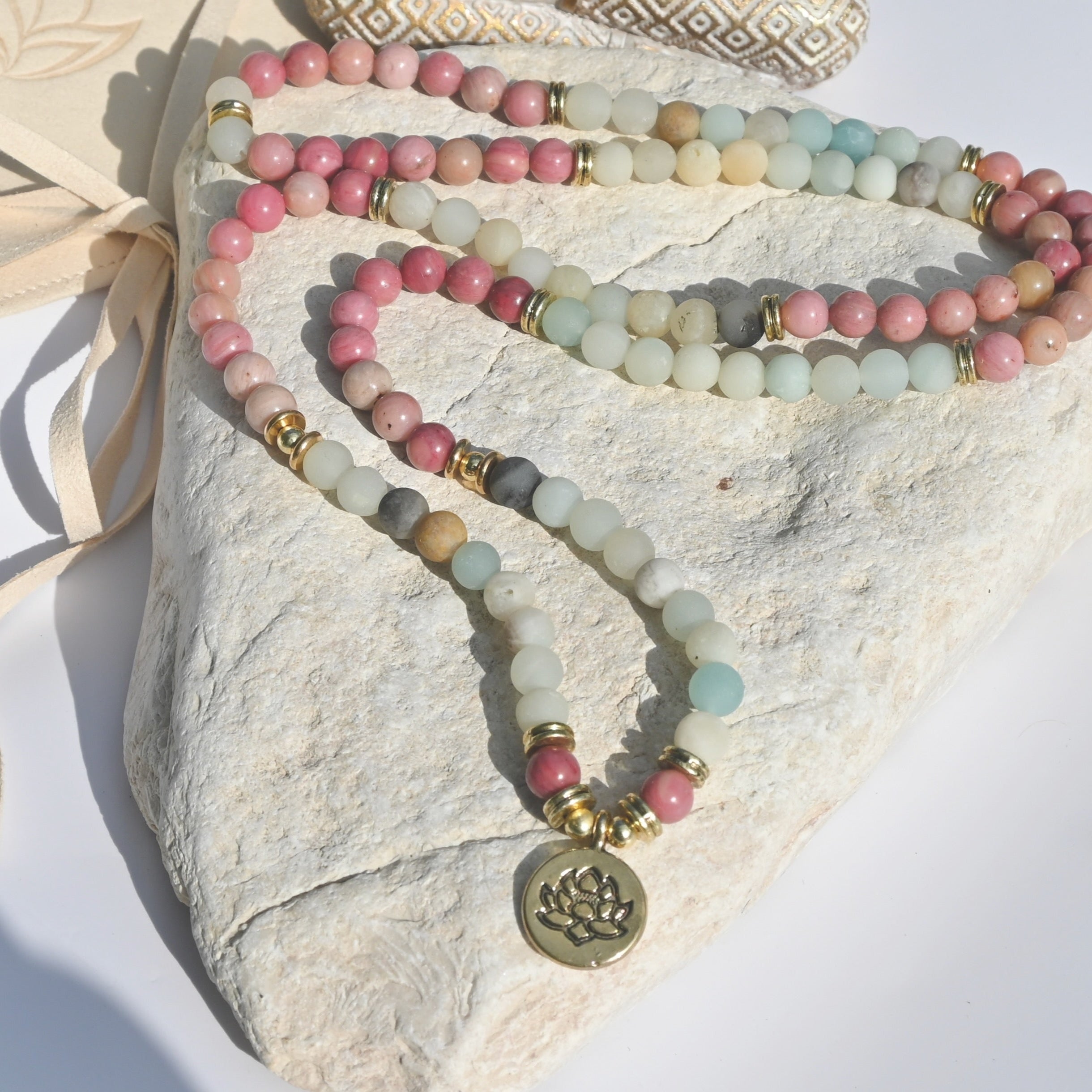 GOLDEN LOTUS - Rhodochrosit & Amazonit Mala Armband