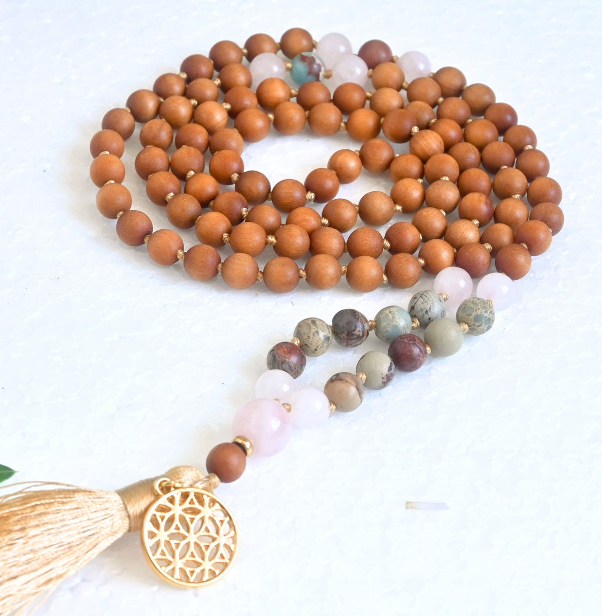 BLISSFUL - Sandelholz & Rosenquarz Mala Kette