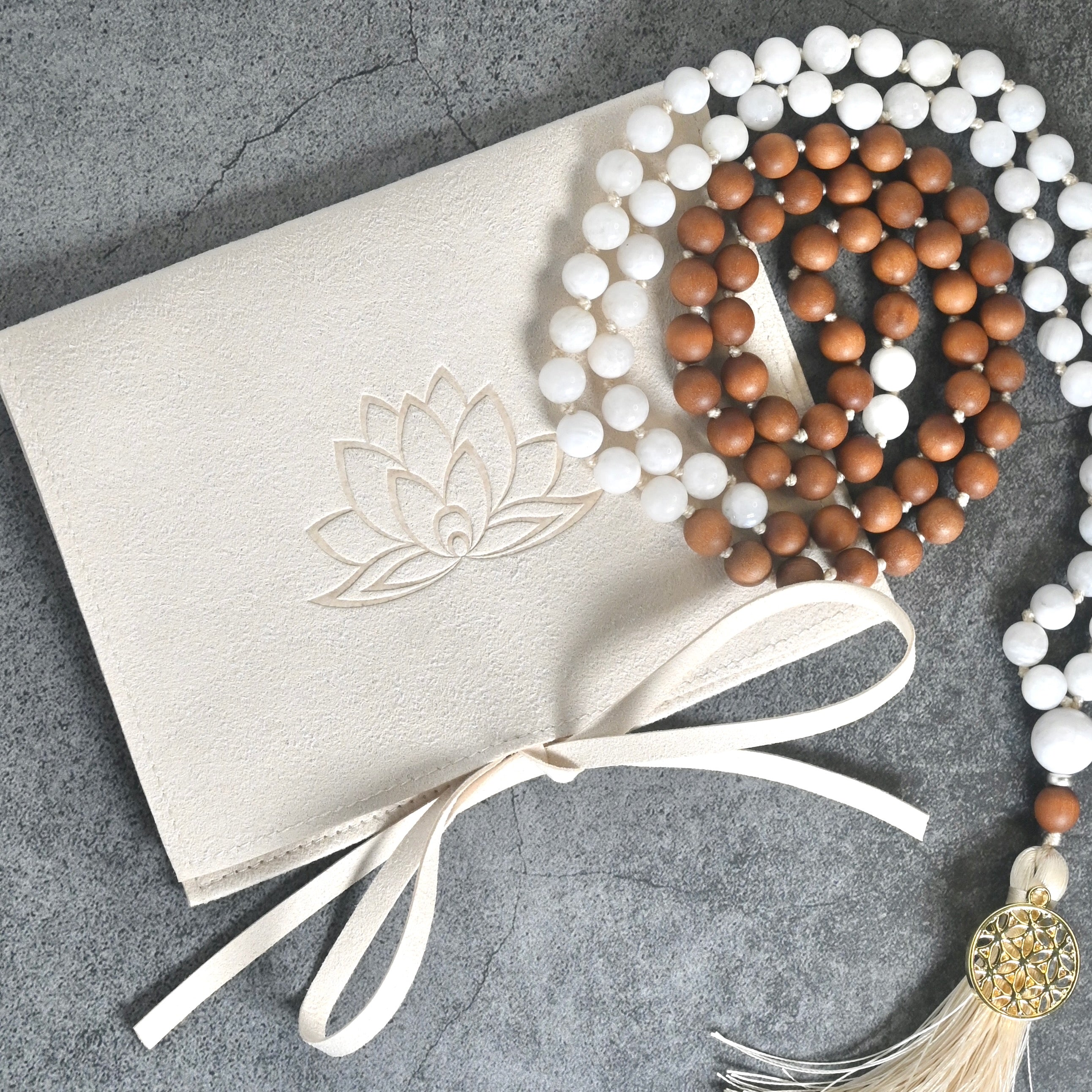 MOONLIGHT - Mondstein Mala Kette