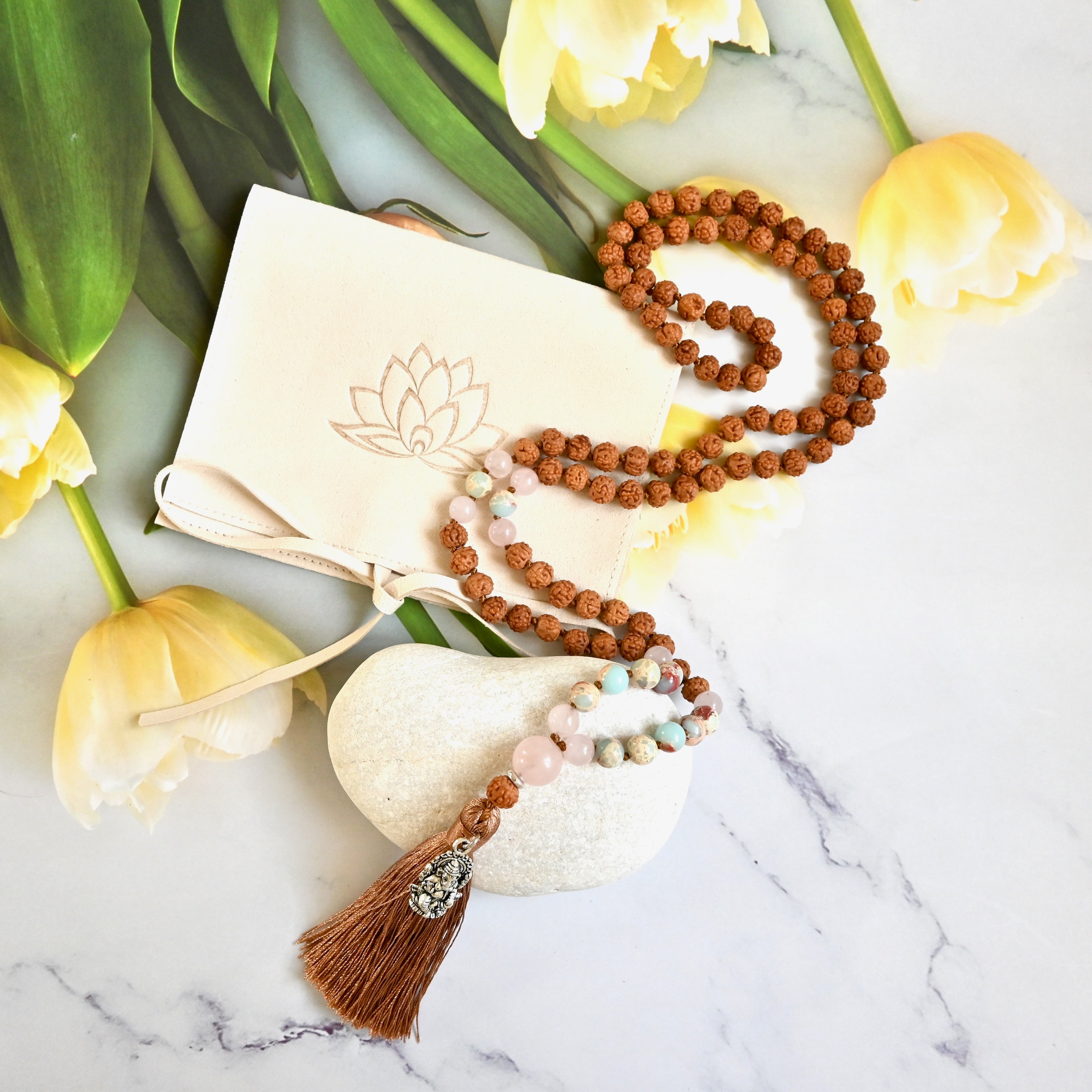 GANESHA  - Rudraksha, Rosenquarz & Jaspis Mala Kette